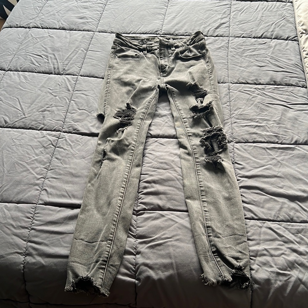 NEVER WORN black American Eagle (size 2) super stretch skinny jeans